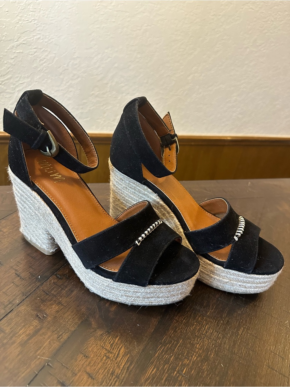 Mia Mia Espadrilles NWOT